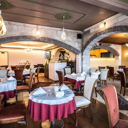 Cappadocia Cave & 3* 우치사르