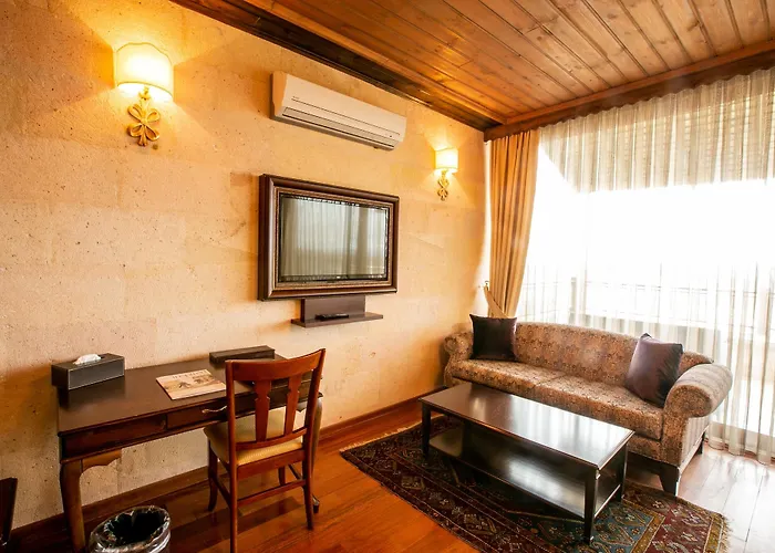 Cappadocia Cave & 3* 우치사르