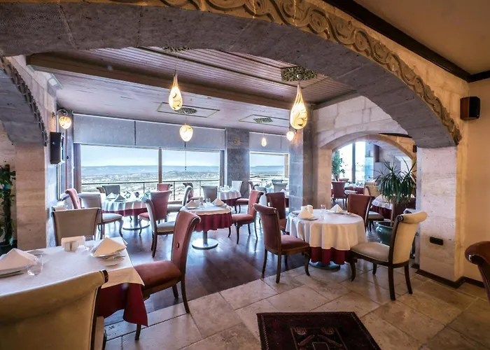 Cappadocia Cave & 3* 우치사르